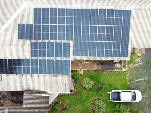 Sistema fotovoltaico de 26,4 kWp no telhado do Centro de Nutrição em Foz do Iguaçu
