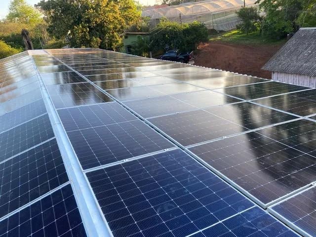 Sistema fotovoltaico rural de 60 kWp na Otembra Ortaliças em Foz do Iguaçu